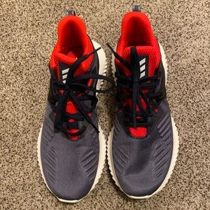 Adidas Bounce size 9 Athletic Shoes